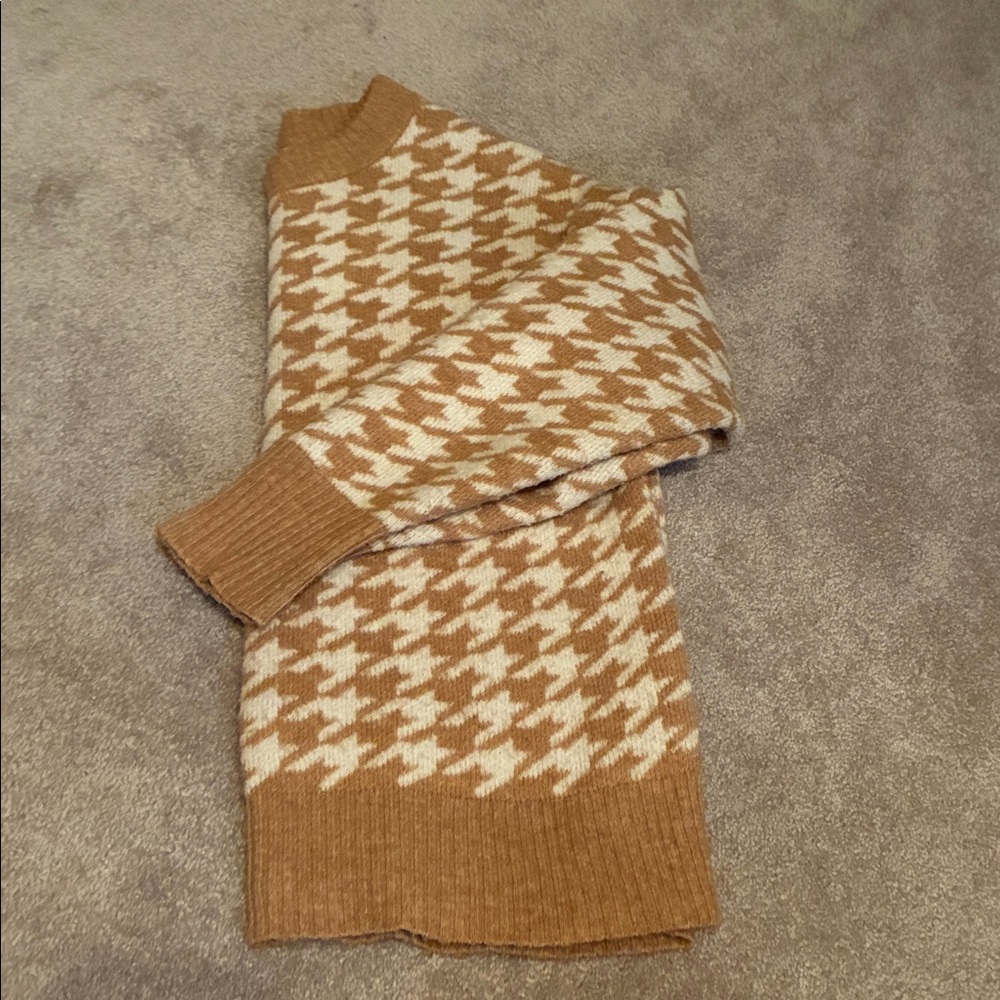 Women’s Brown and Cream Houndstooth Sweater